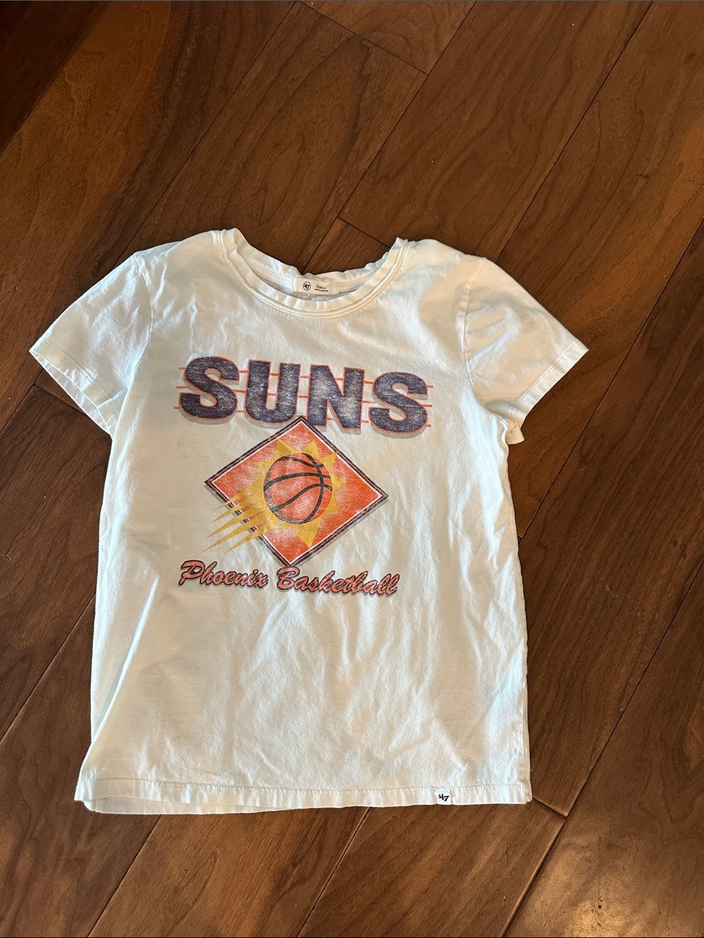 Woman’ Phoenix Suns Basketball Graphic Tee - White